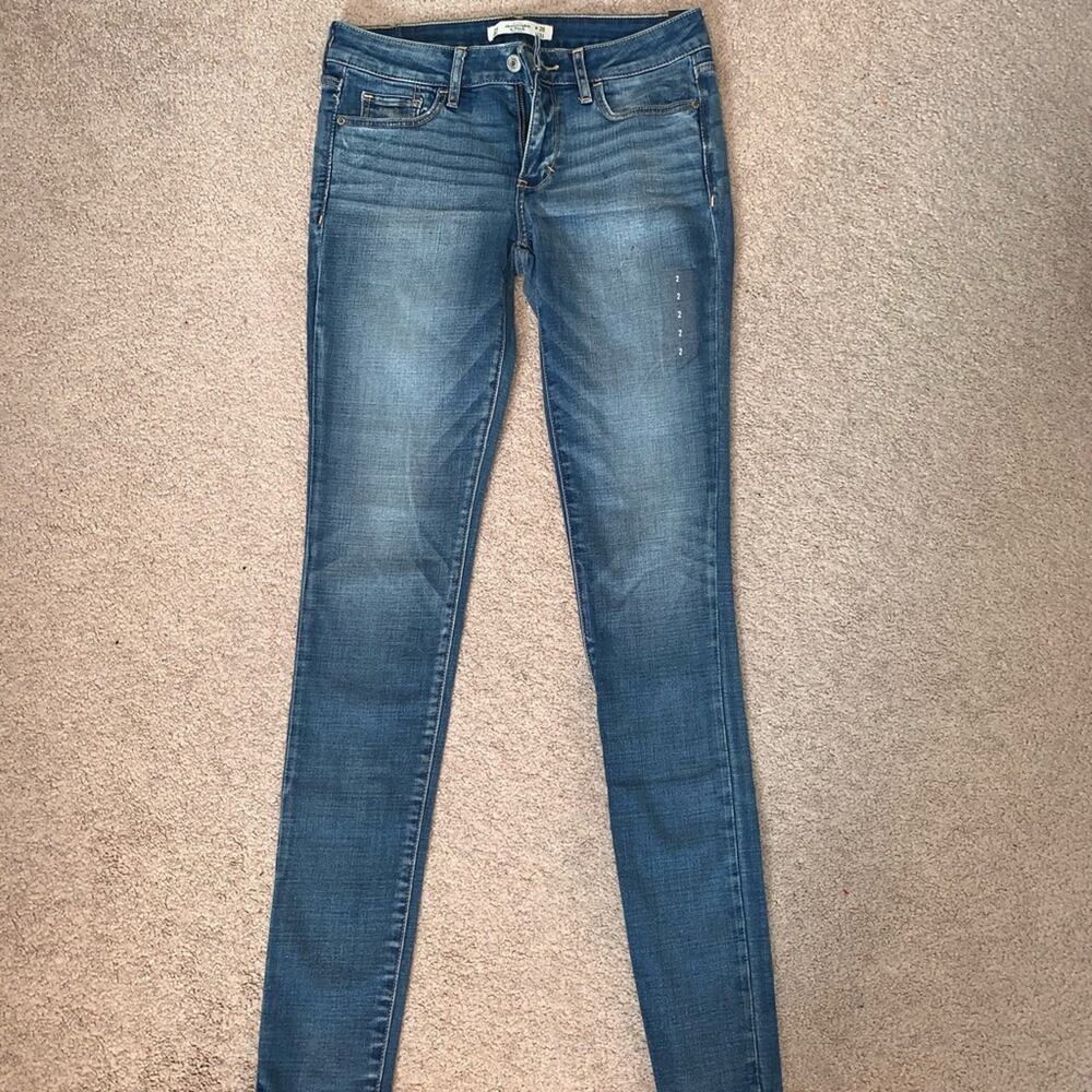 New Abercrombie & Fitch Super Skinny medium wash jeans size 2R